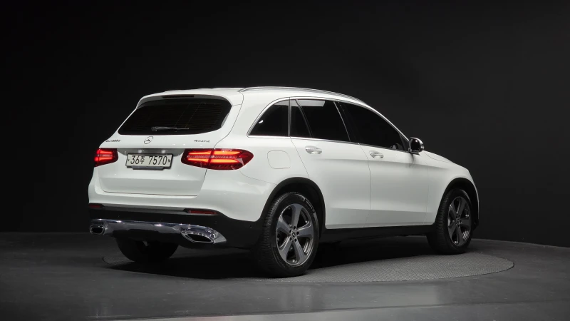 Mercedes-Benz GLC 220 PREMIUM / Пълна сервизна история !!!, снимка 2 - Автомобили и джипове - 52967971