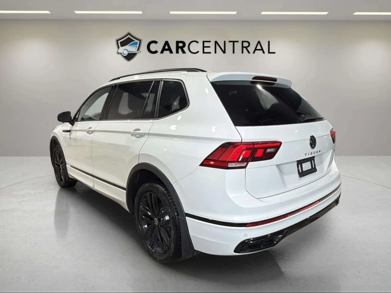 VW Tiguan 4Motion SE R Line Black Edition  CARFAX, снимка 3 - Автомобили и джипове - 53416271