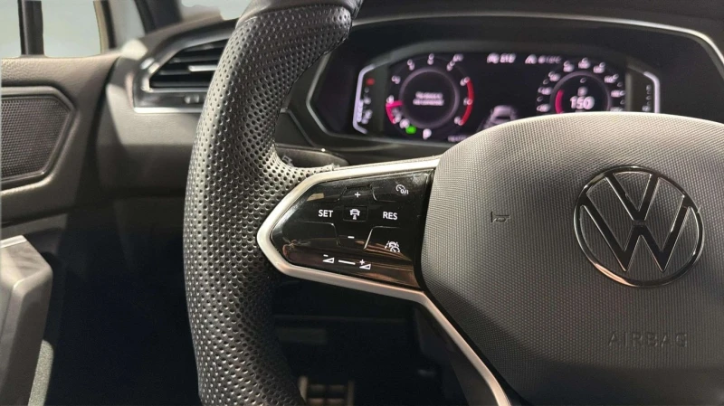 VW Tiguan 4Motion SE R Line Black Edition  CARFAX, снимка 15 - Автомобили и джипове - 53416271