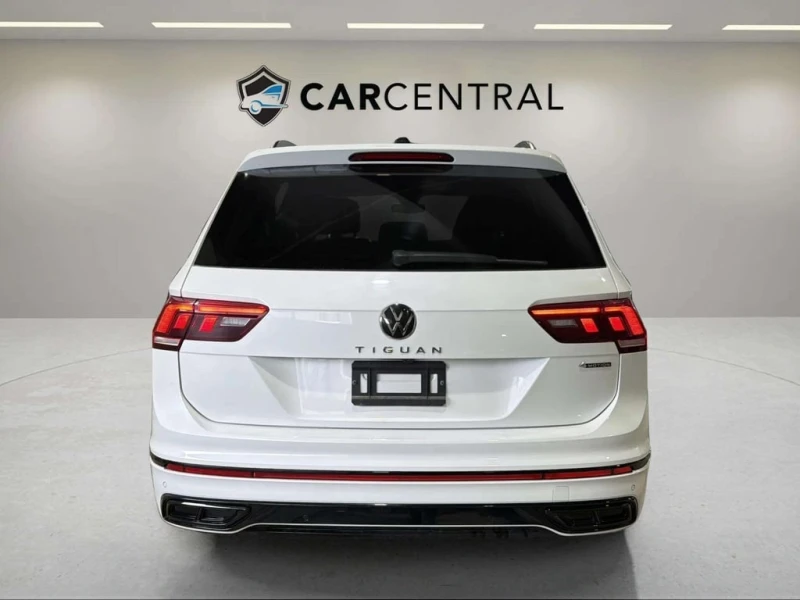 VW Tiguan 4Motion SE R Line Black Edition  CARFAX, снимка 4 - Автомобили и джипове - 53416271
