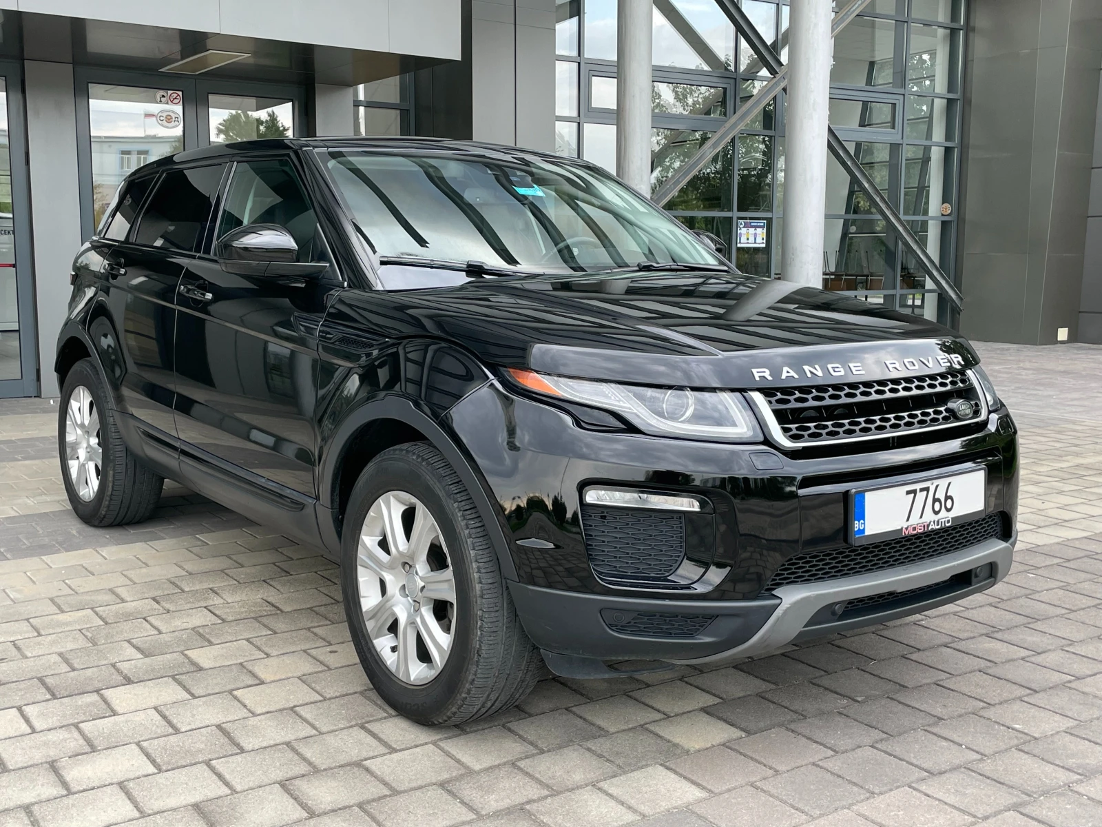 Land Rover Range Rover Evoque Facelift  2.0 Si4 AWD - изображение 4