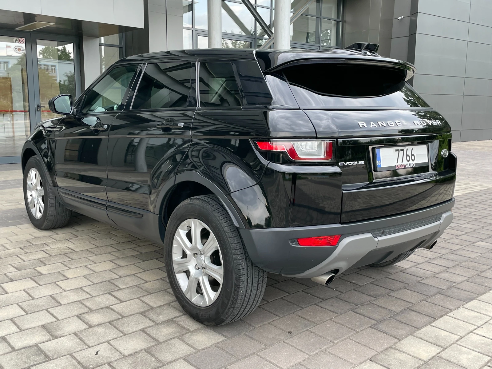 Land Rover Range Rover Evoque Facelift  2.0 Si4 AWD - изображение 8