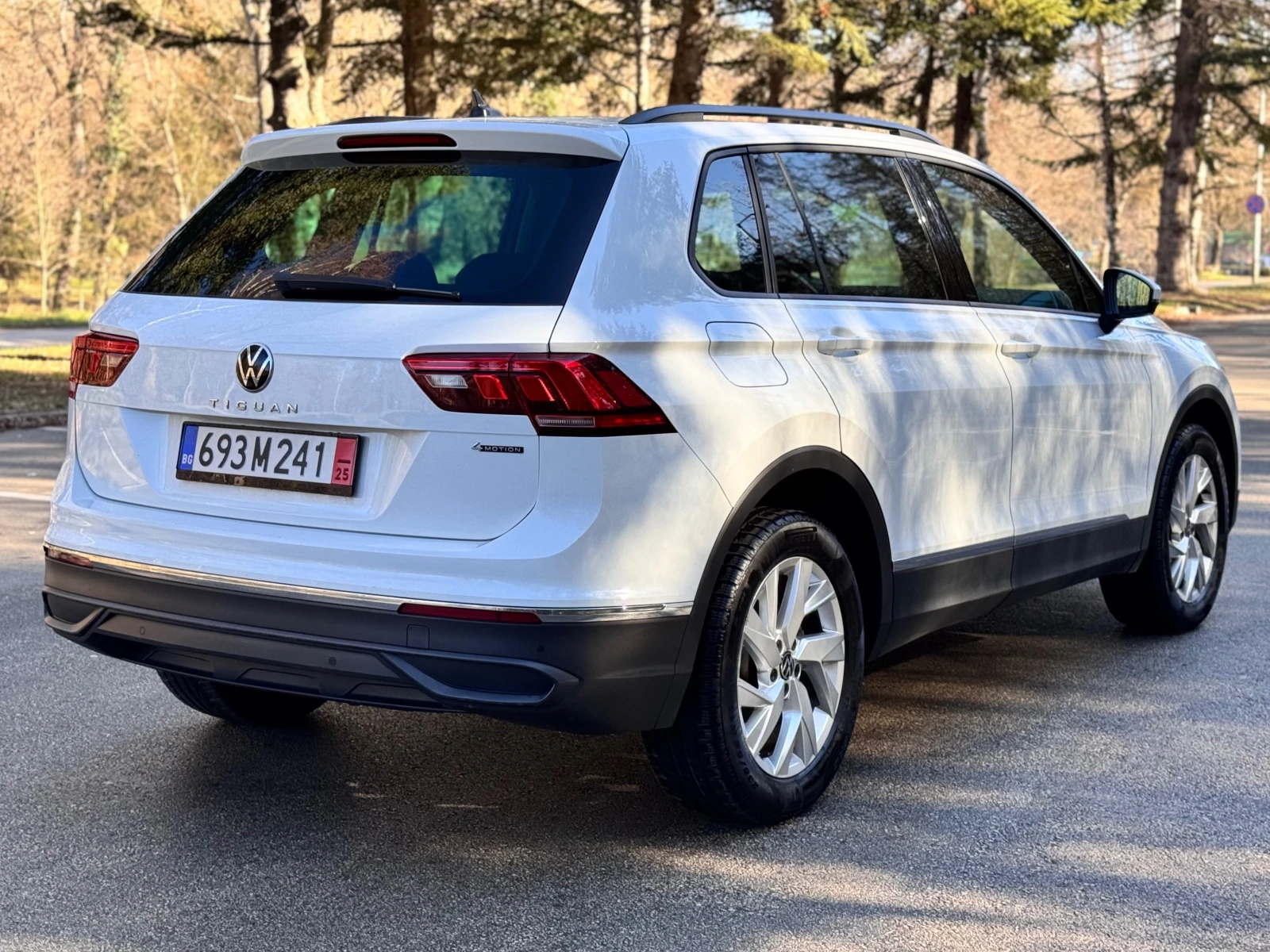 VW Tiguan 2.0TDI* 4X4* DIST* DSG* NAVI* CARPLAY* LANE ASSIST - изображение 4