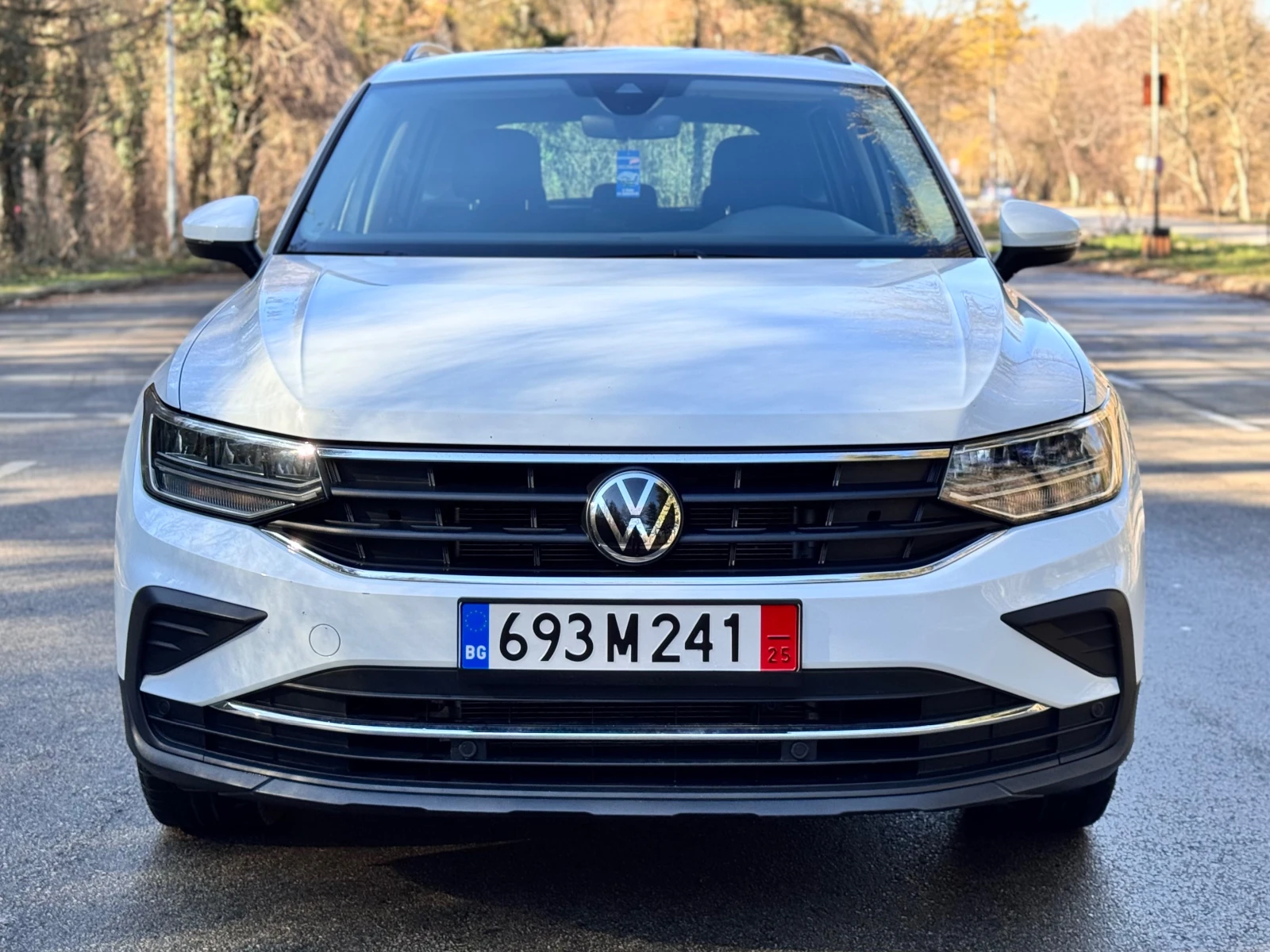 VW Tiguan 2.0TDI* 4X4* DIST* DSG* NAVI* CARPLAY* LANE ASSIST - изображение 2