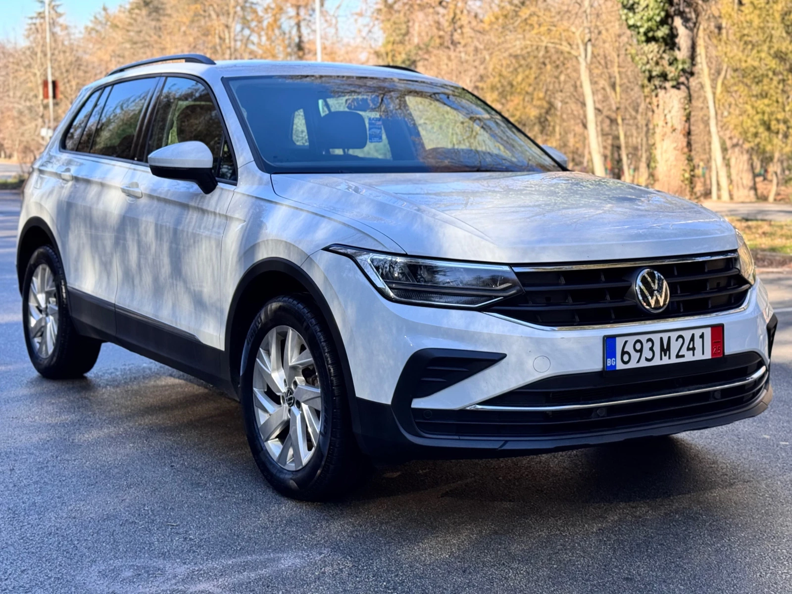 VW Tiguan 2.0TDI* 4X4* DIST* DSG* NAVI* CARPLAY* LANE ASSIST - изображение 3