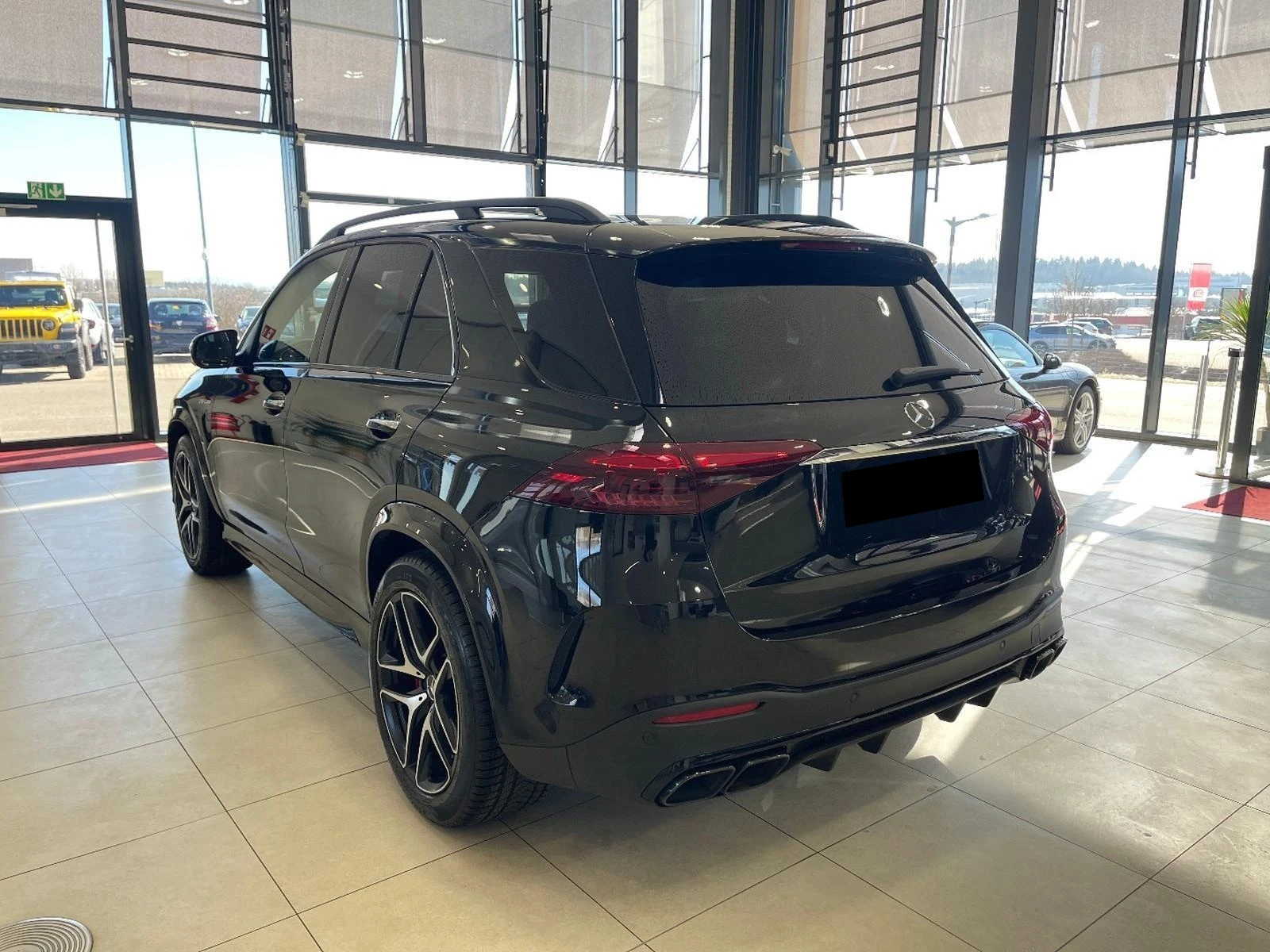 Mercedes-Benz GLE 63 S AMG /4-MATIC/FACELIFT/NIGHT/PANO/BURM/360/HEAD UP/, снимка 4 - Автомобили и джипове - 54112149