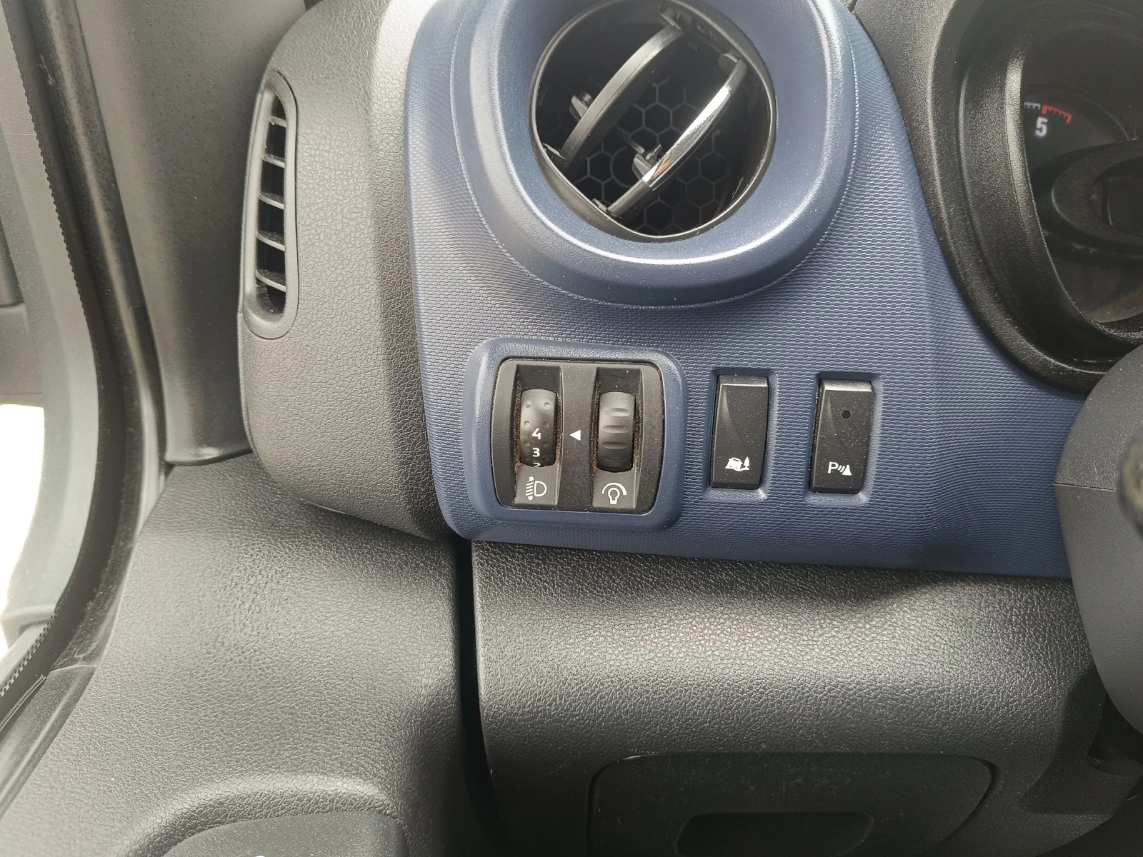 Opel Vivaro Maxi, снимка 12 - Бусове и автобуси - 53902628