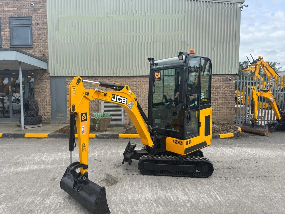 Багер JCB 16C-1 - JCB