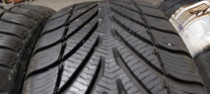 Гуми Зимни 225/45R17, снимка 6 - Гуми и джанти - 29879970