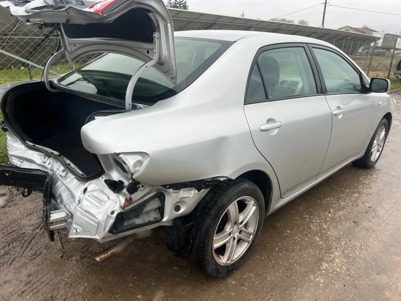 Toyota Corolla 1.6i, снимка 4 - Автомобили и джипове - 48245864