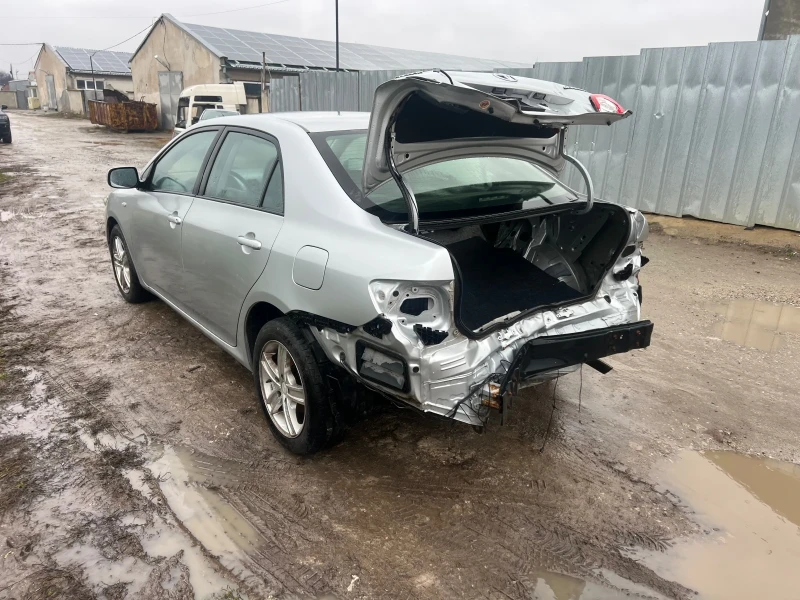 Toyota Corolla 1.6i, снимка 3 - Автомобили и джипове - 48245864