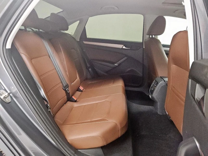 VW Passat, снимка 10 - Автомобили и джипове - 52910117