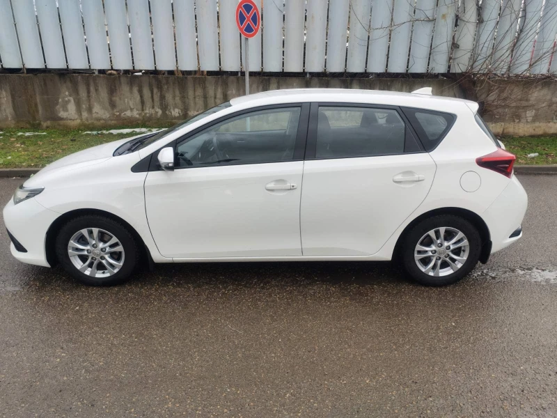 Toyota Auris, снимка 2 - Автомобили и джипове - 53253854