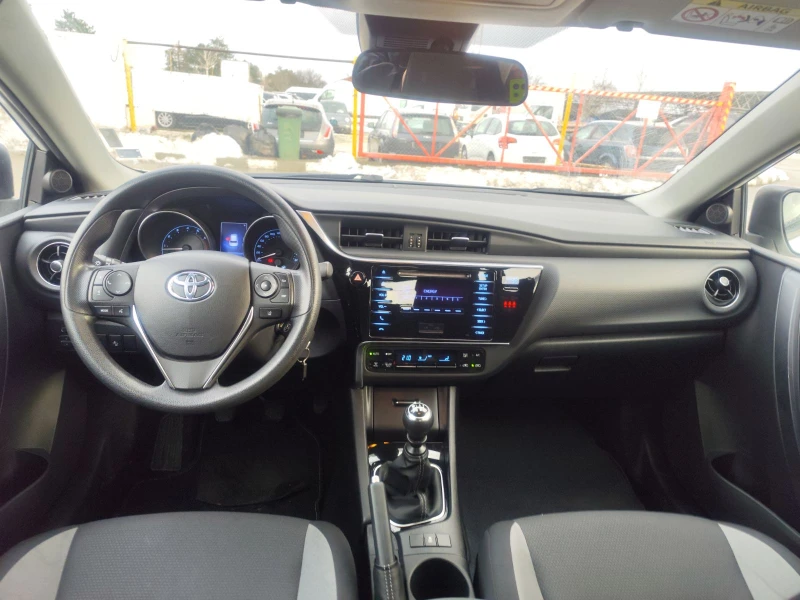 Toyota Auris, снимка 9 - Автомобили и джипове - 53253854