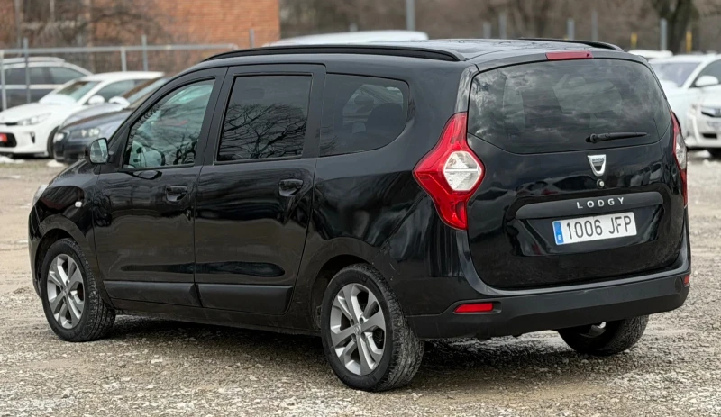 Dacia Lodgy 1.6i 82к.с * ГАЗ* * КЛИМАТИК* , снимка 4 - Автомобили и джипове - 53452958