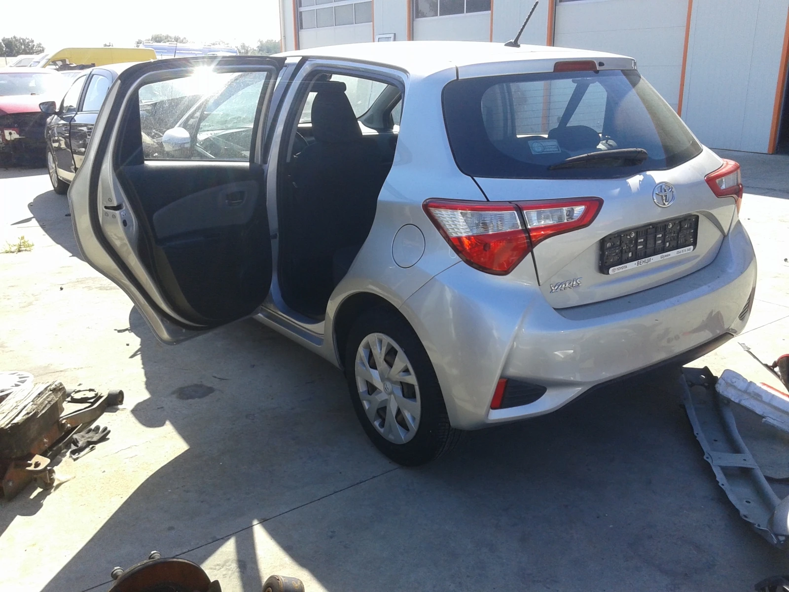 Toyota Yaris 1.5-1.0 - изображение 9