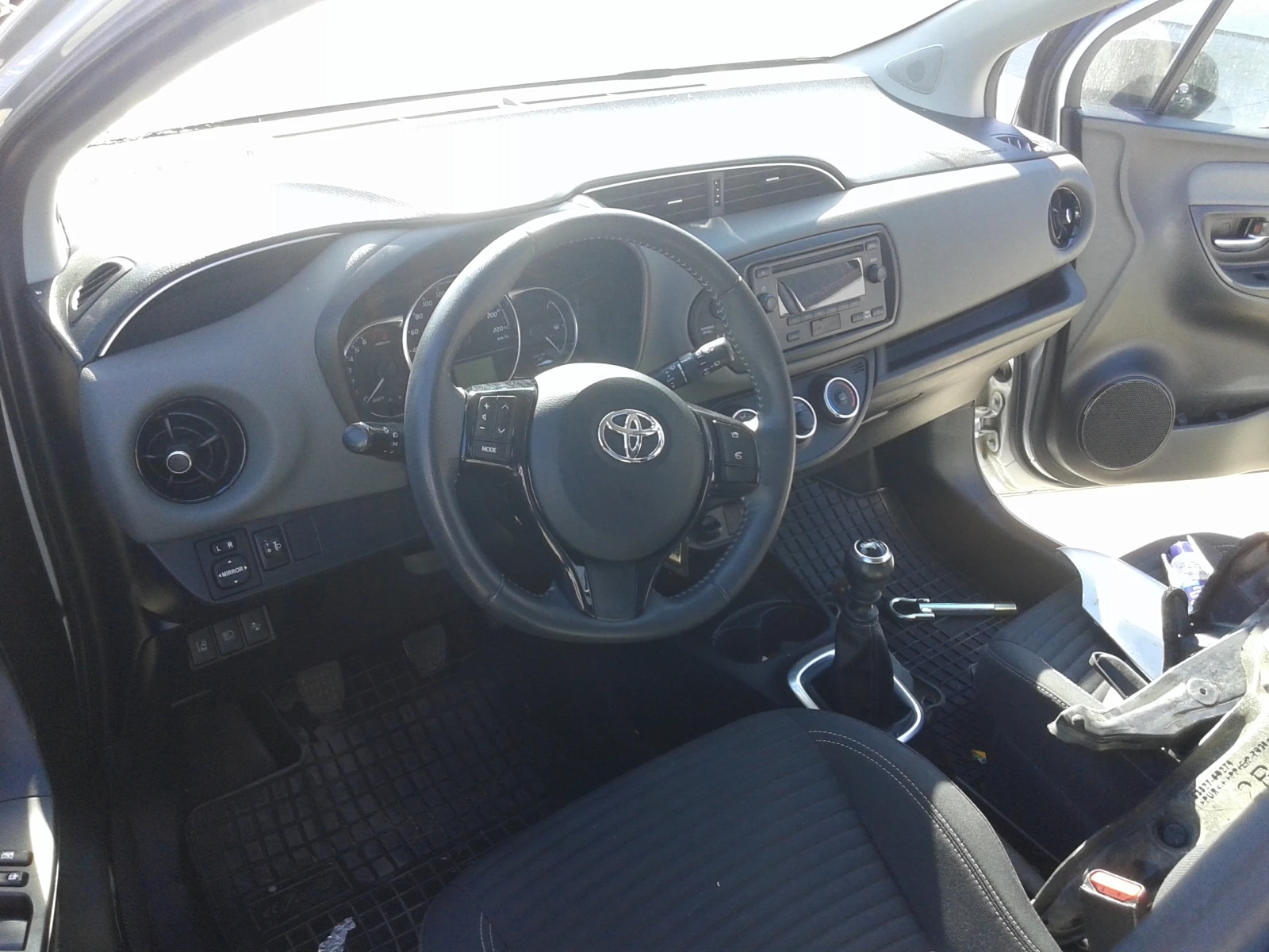 Toyota Yaris 1.5-1.0 - изображение 5