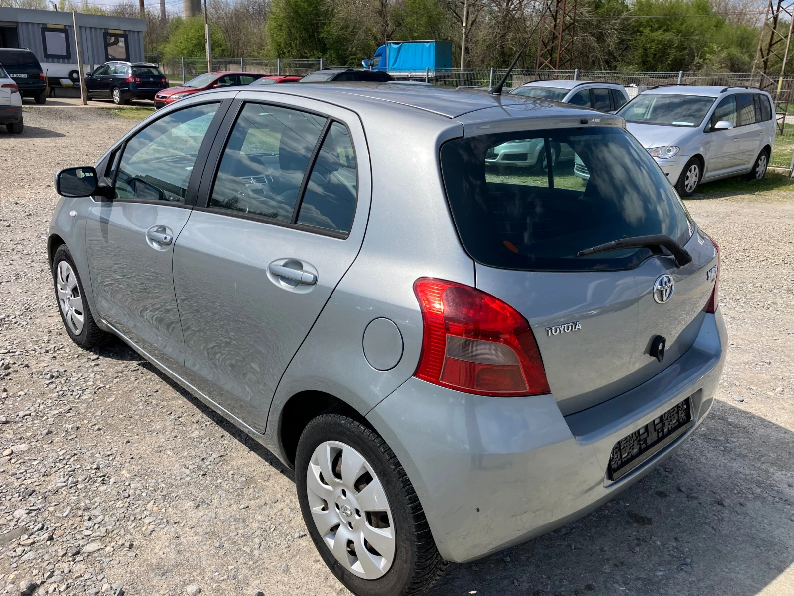 Toyota Yaris 1.3 VVT-I KLIMA - изображение 3