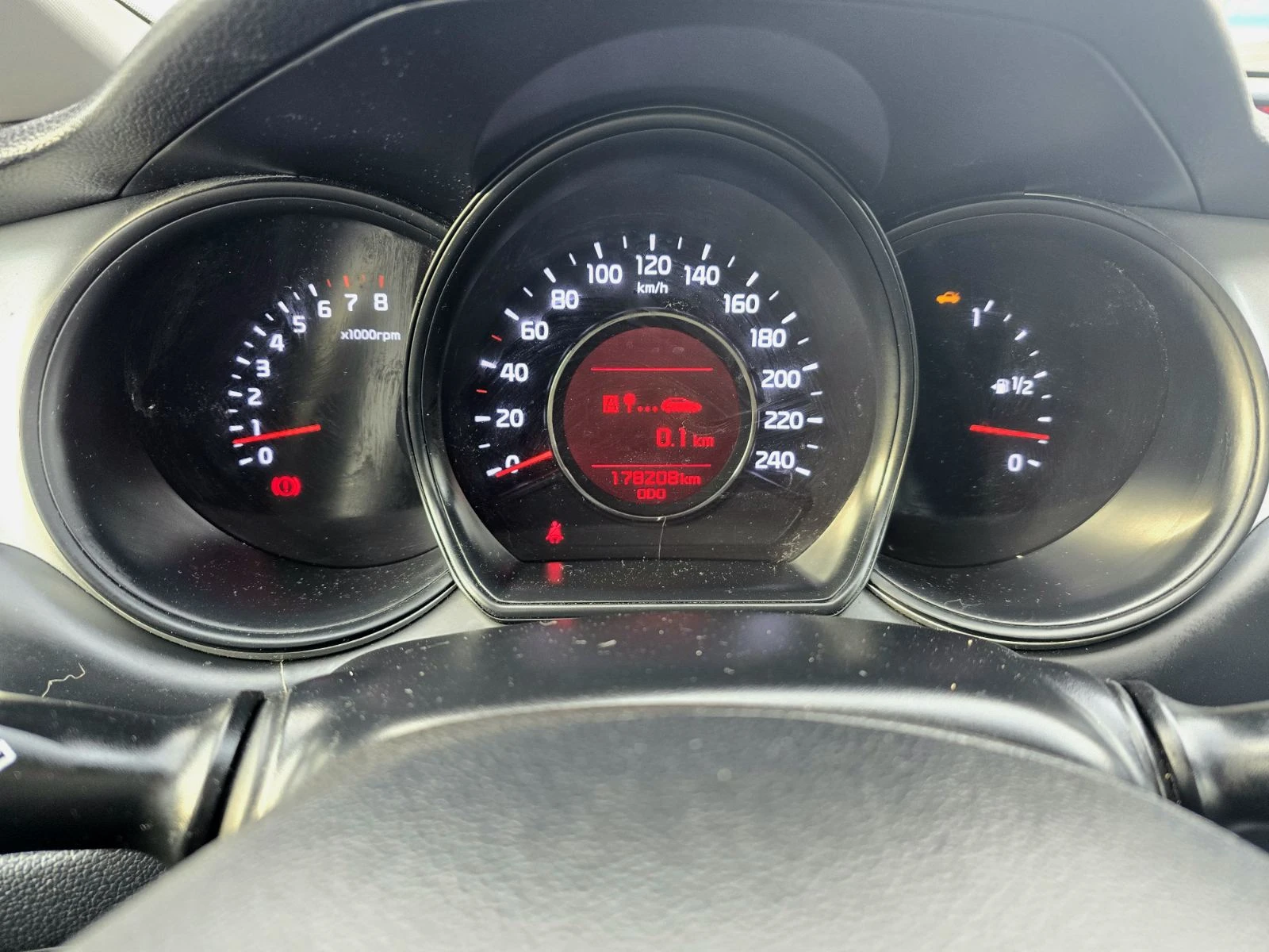 Kia Ceed 1.6i / КАТО НОВ - изображение 10