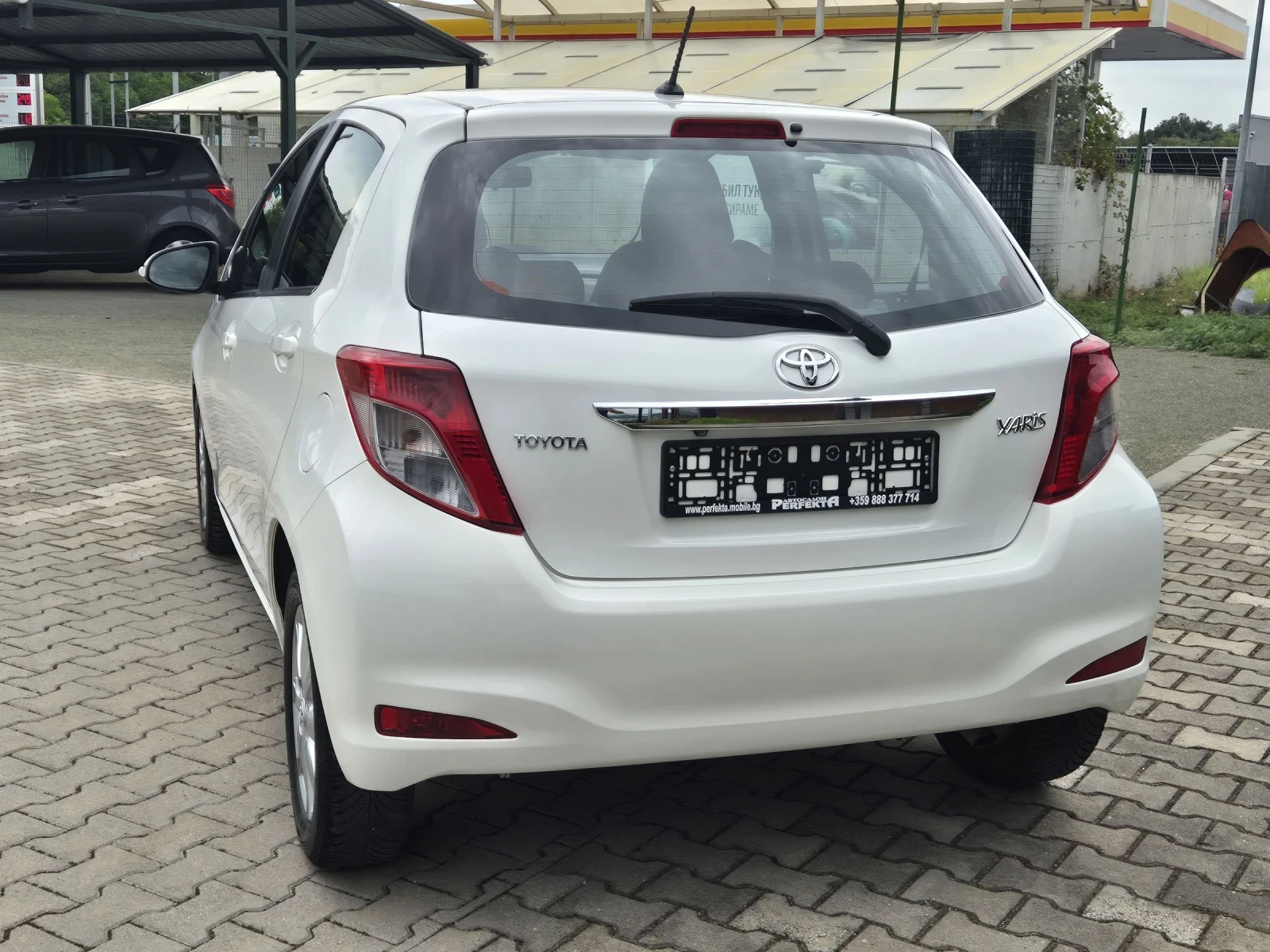 Toyota Yaris 1.4 диз. 90к.с. - изображение 9