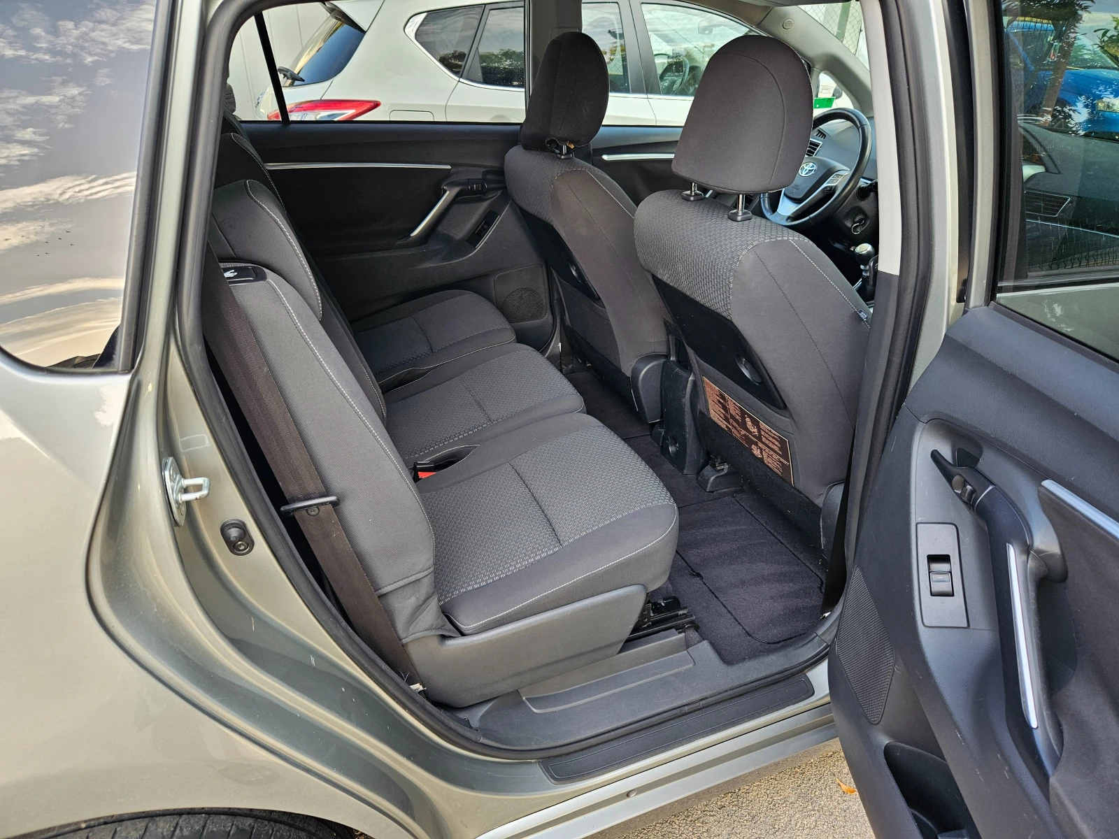 Toyota Verso 2.0 124kc 6+ 1 - изображение 8
