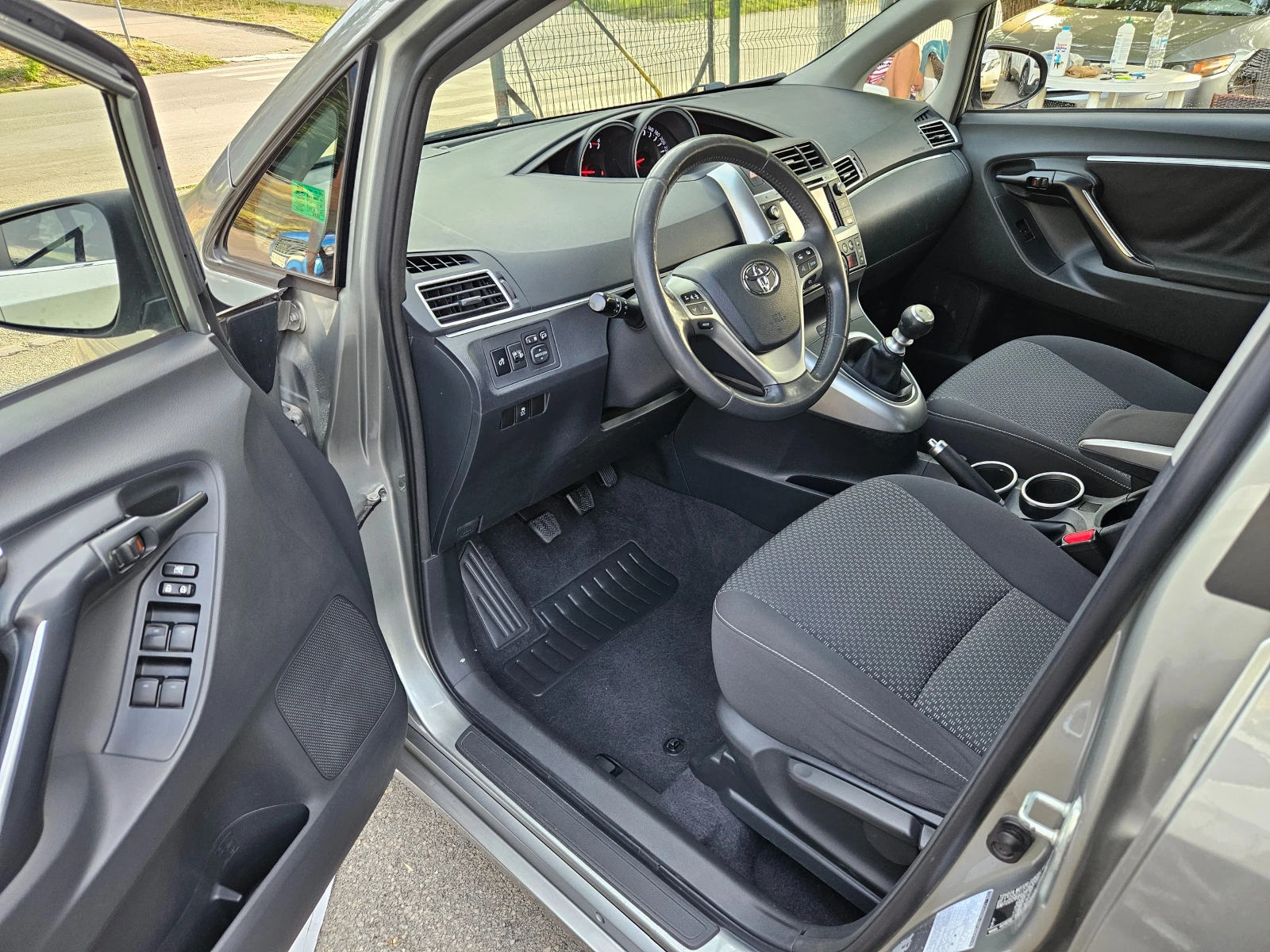Toyota Verso 2.0 124kc 6+ 1 - изображение 6