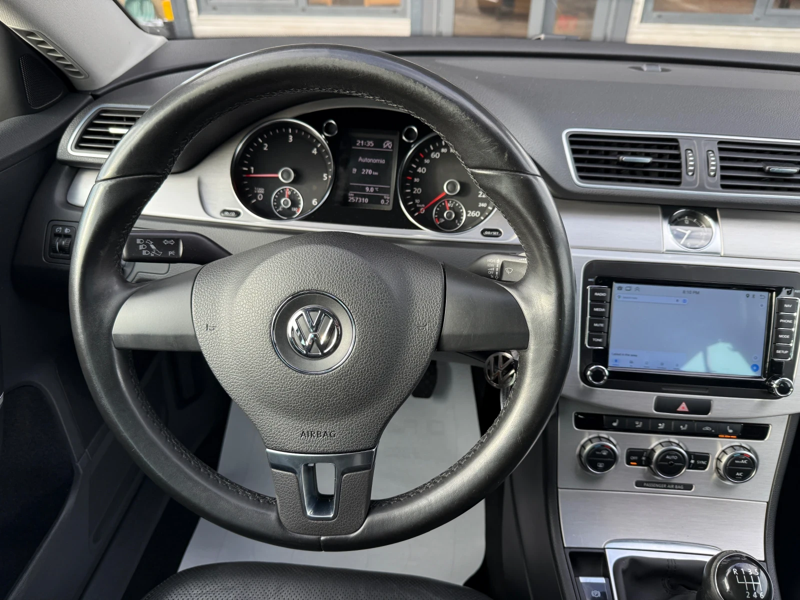 VW Passat 2.0 TDI! ПОДГЕВ, ОБДУХВАНЕ, МАСАЖ, ЕЛ.СЕДЛАКИ, НАВ - изображение 8