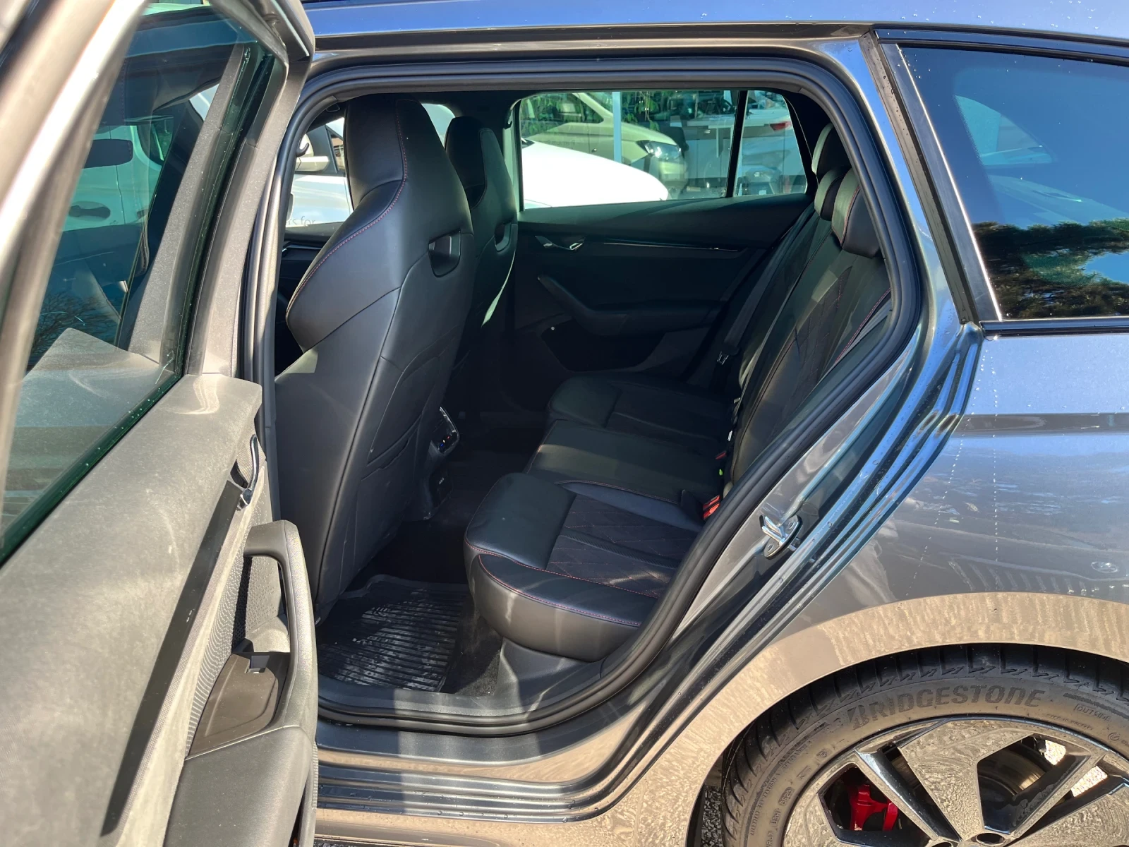 Skoda Octavia 2.0TDI 7DSG RS - изображение 5