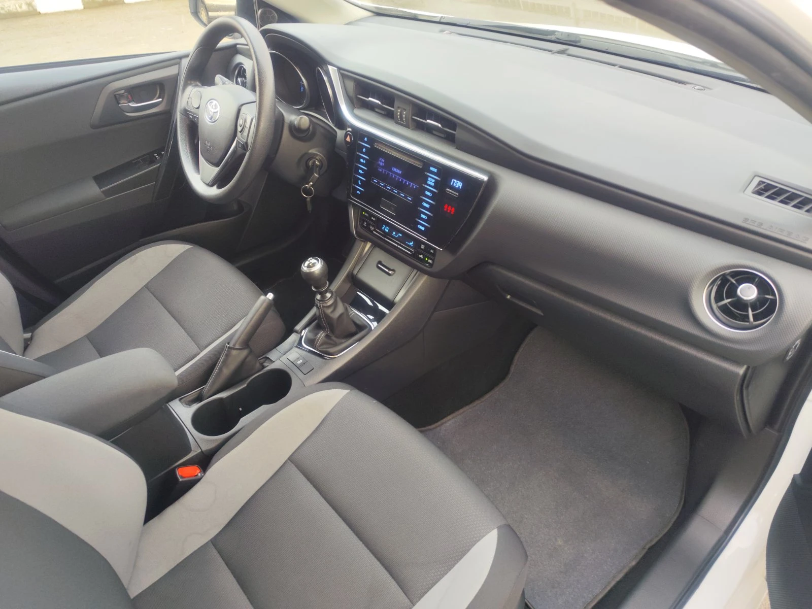 Toyota Auris  - изображение 10