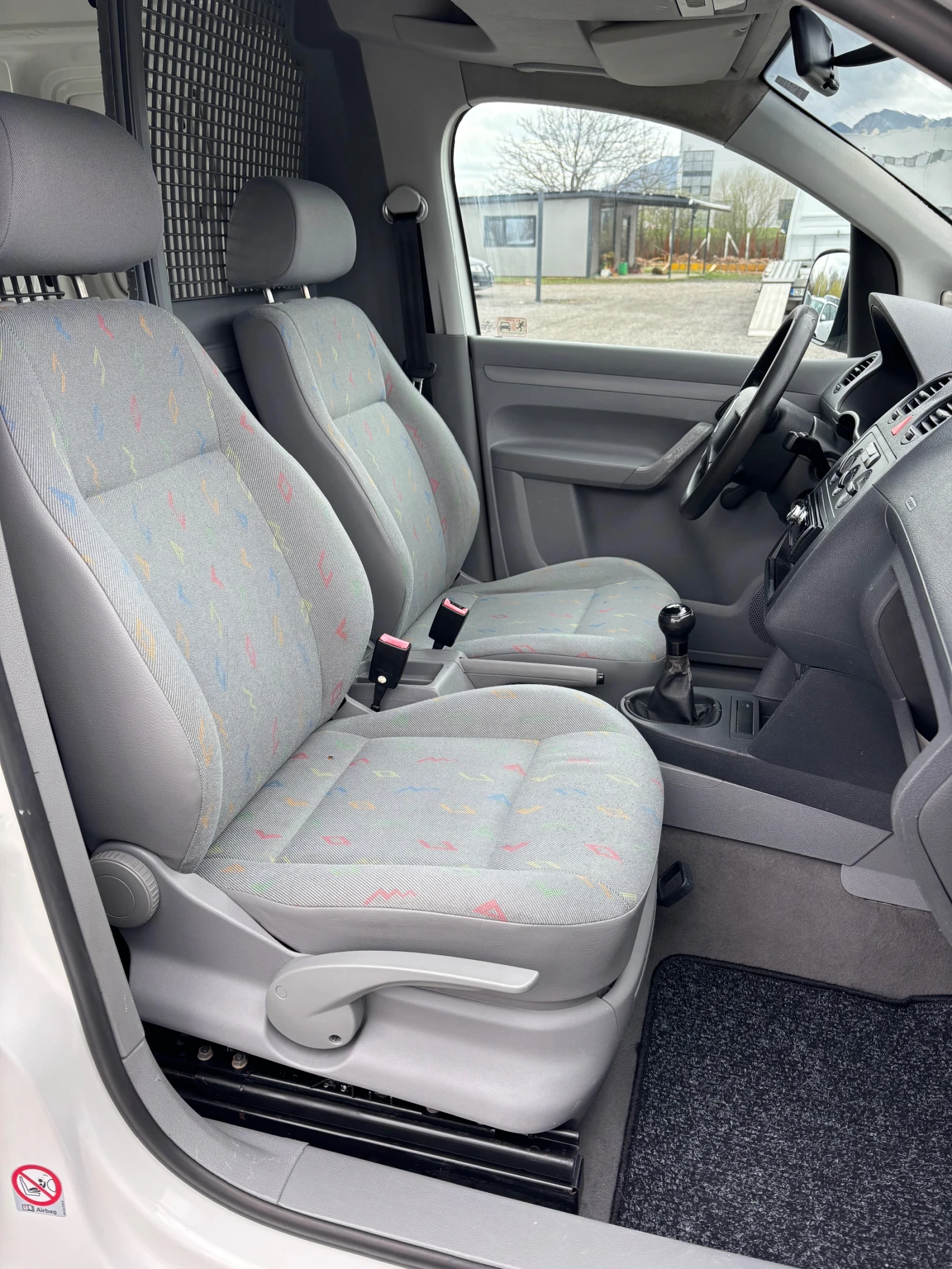 VW Caddy, снимка 10 - Автомобили и джипове - 54032167