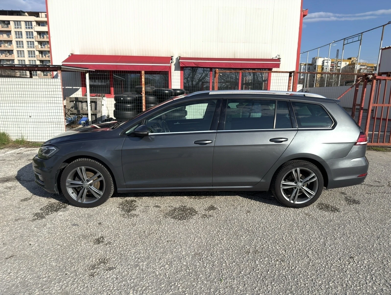 VW Golf Variant R-line, снимка 2 - Автомобили и джипове - 54666811