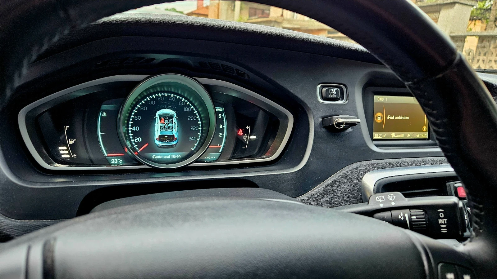 Volvo V40 Cross Country 1.5, снимка 14 - Автомобили и джипове - 54493941