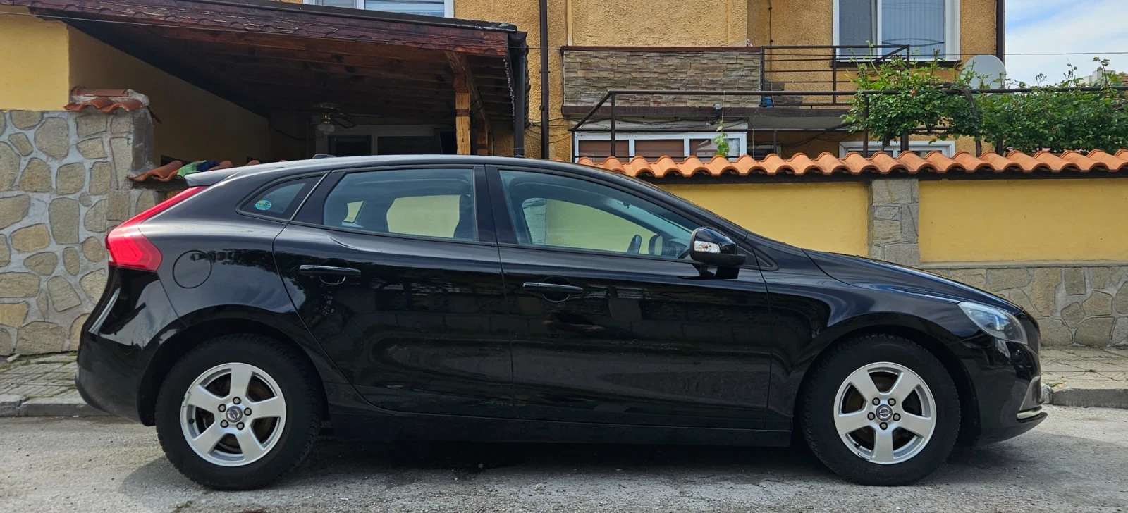 Volvo V40 Cross Country 1.5, снимка 2 - Автомобили и джипове - 54493941