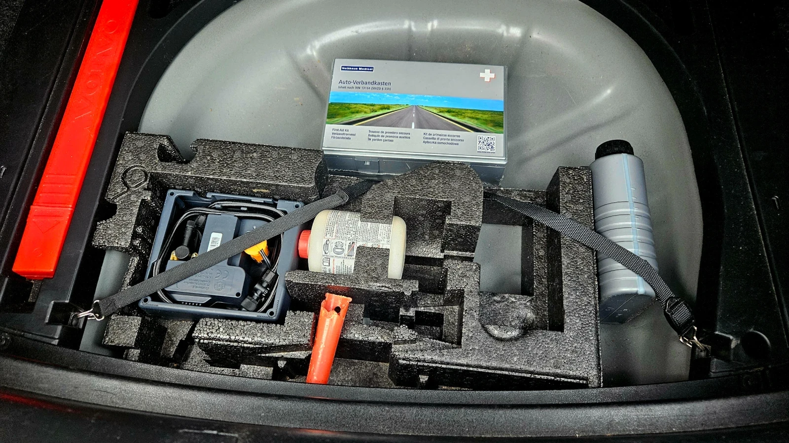 Volvo V40 Cross Country 1.5, снимка 9 - Автомобили и джипове - 54493941