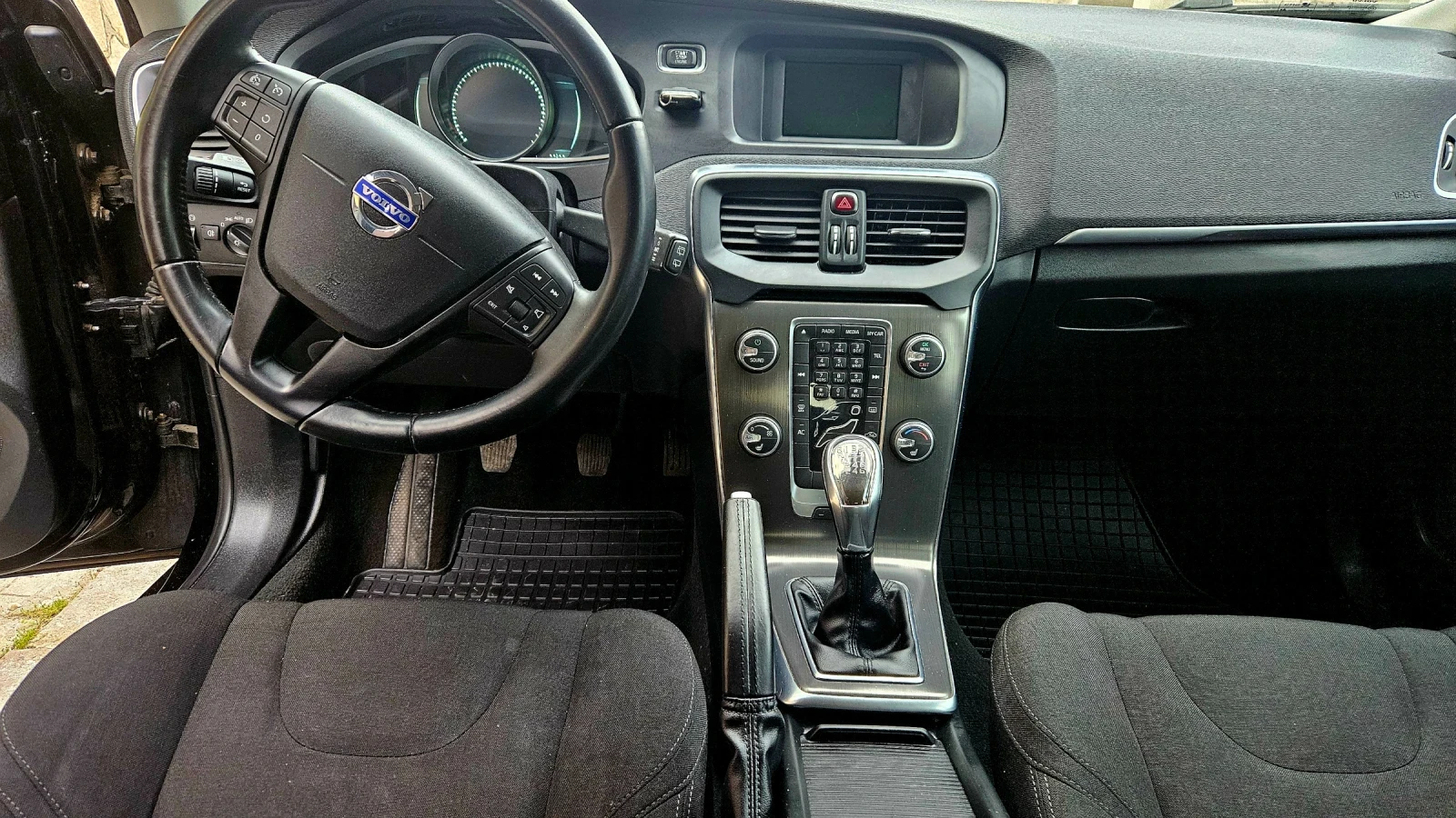 Volvo V40 Cross Country 1.5, снимка 13 - Автомобили и джипове - 54493941