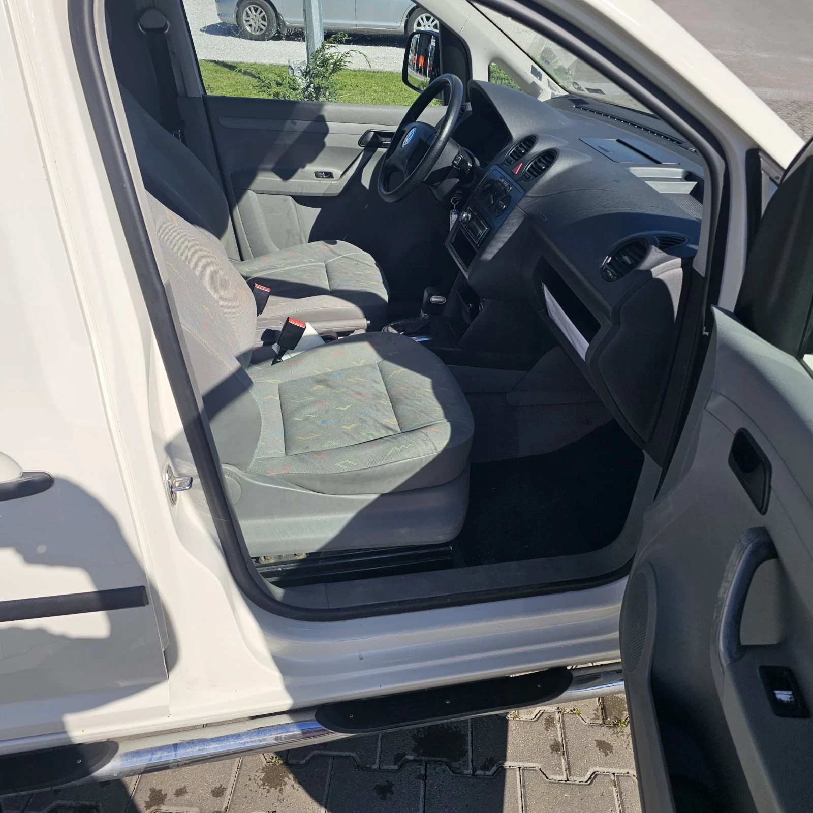 VW Caddy 1.6tdi. 105к.с., снимка 10 - Автомобили и джипове - 54721102