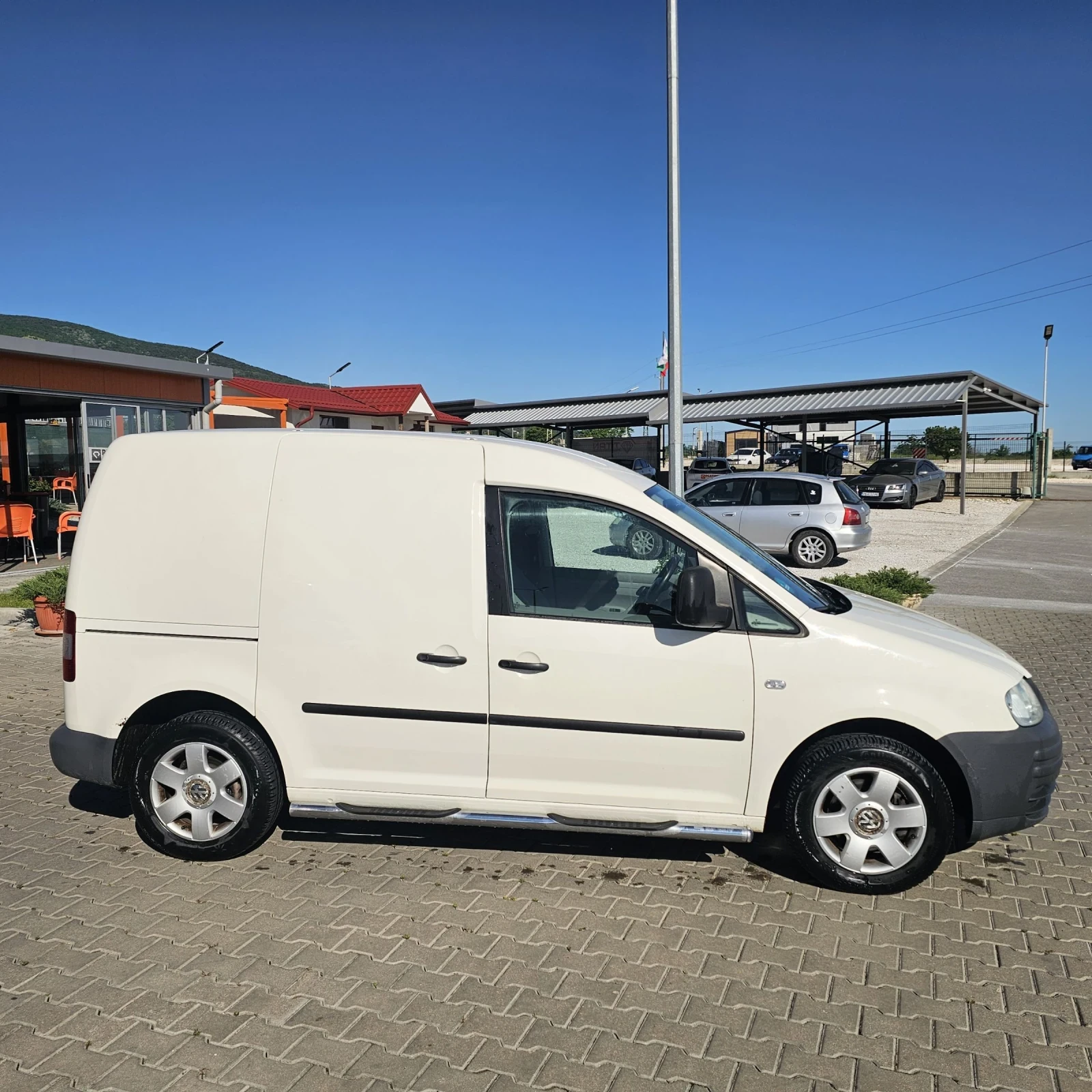 VW Caddy 1.6tdi. 105к.с., снимка 3 - Автомобили и джипове - 54721102