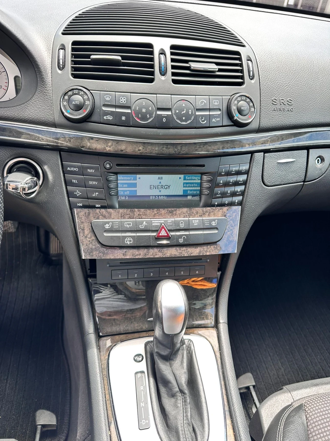 Mercedes-Benz E 220, снимка 11 - Автомобили и джипове - 55164108