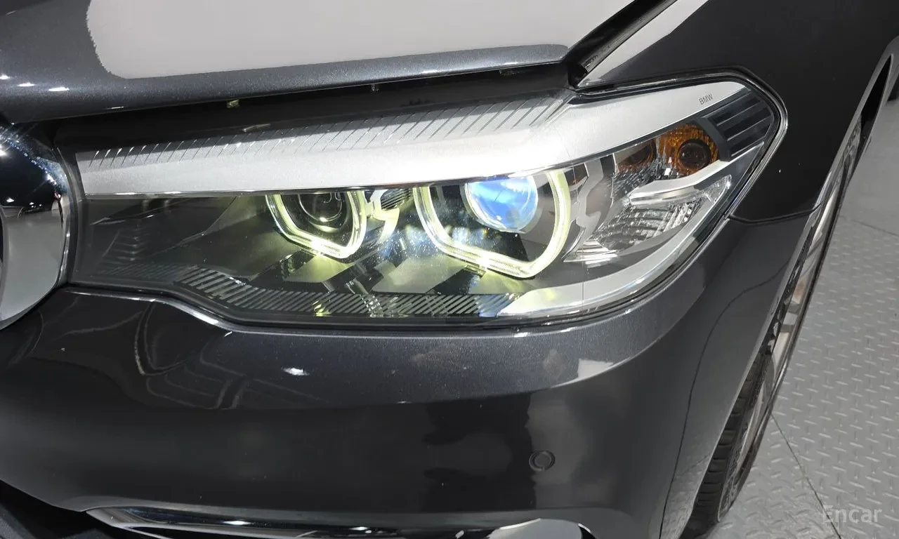 BMW 520 Luxury пакет | Кожен салон | LED светлини | , снимка 13 - Автомобили и джипове - 55202154