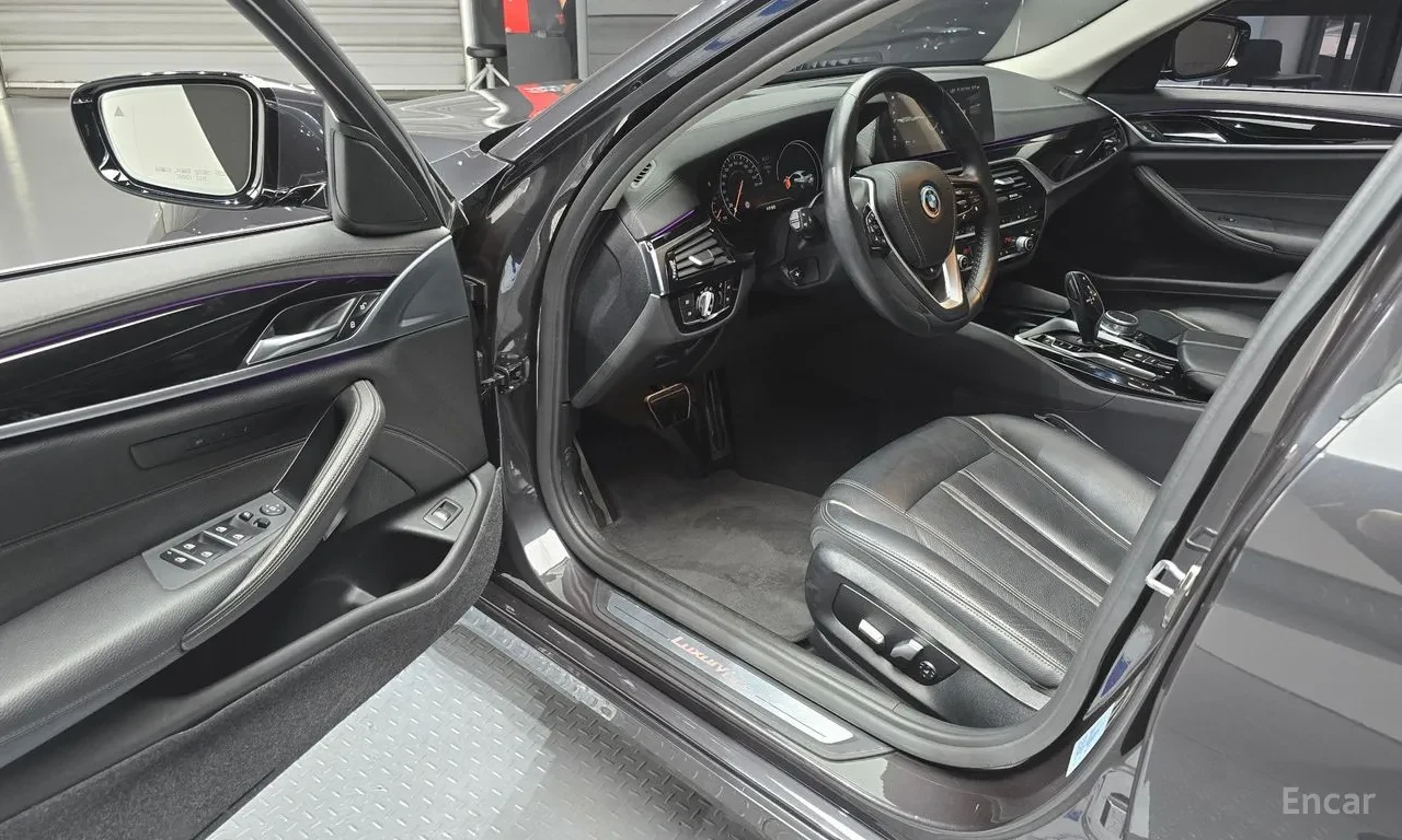 BMW 520 Luxury пакет | Кожен салон | LED светлини | , снимка 11 - Автомобили и джипове - 55202154