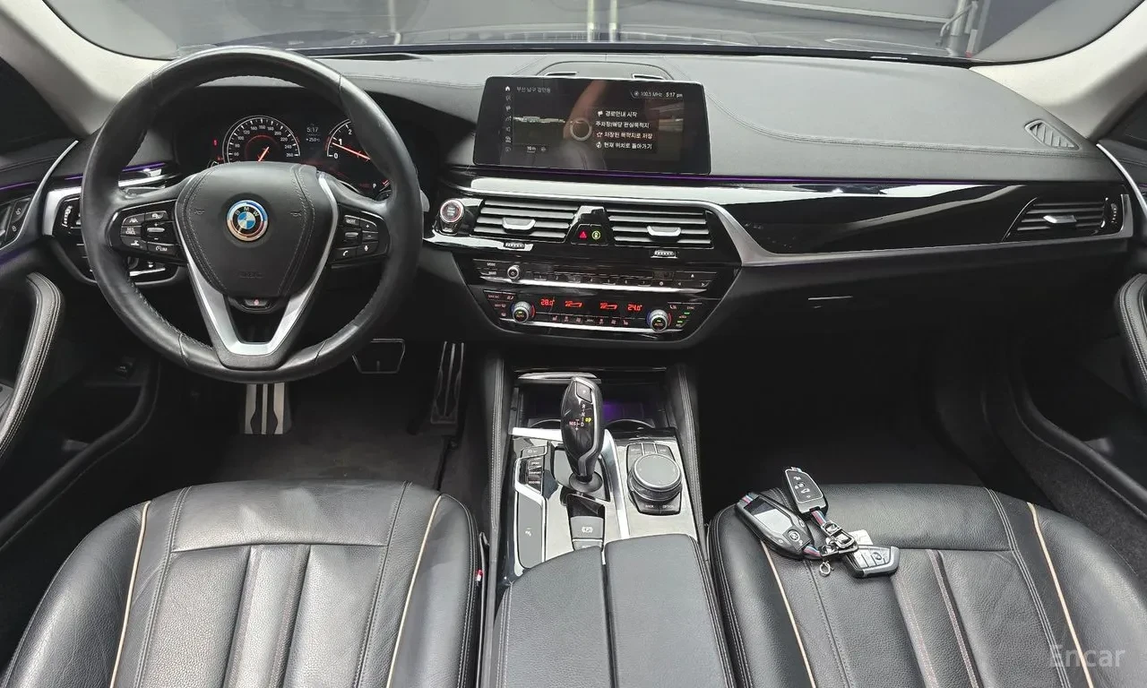 BMW 520 Luxury пакет | Кожен салон | LED светлини | , снимка 8 - Автомобили и джипове - 55202154