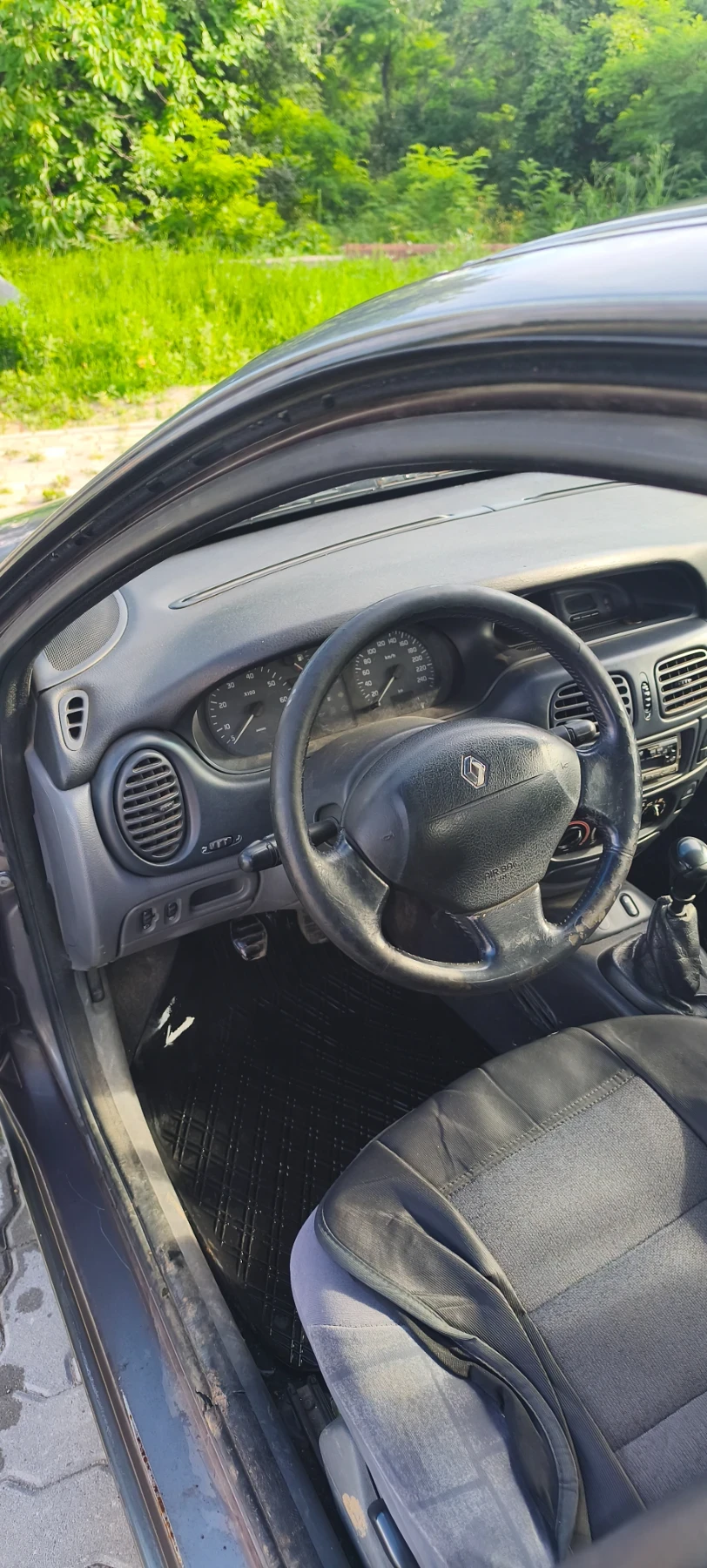 Renault Megane 1.9, снимка 4 - Автомобили и джипове - 55479084