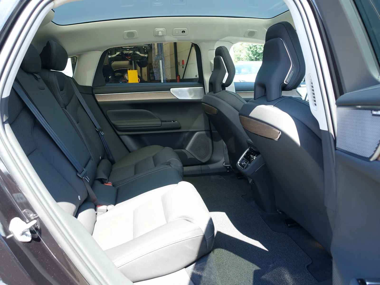 Volvo ES90 SINGLE-MOTOR* ULTRA* B&W* PANO* HEAD-UP* 360CAM* M | Mobile.bg � ����������� 17