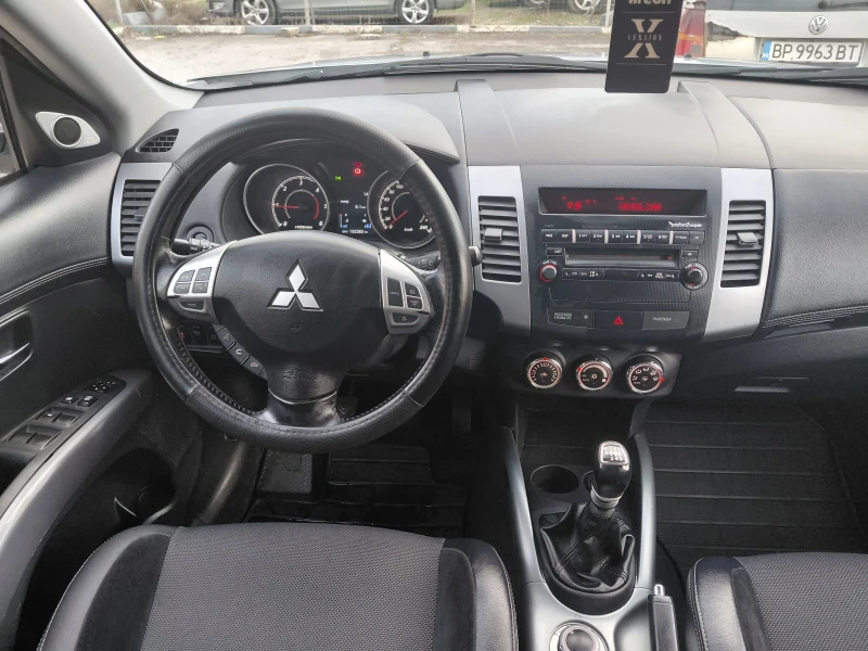 Mitsubishi Outlander 2.2 Di-D 4x4 6+ 1, снимка 11 - Автомобили и джипове - 52393843