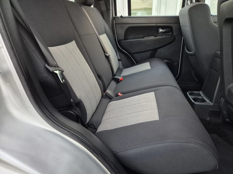 Jeep Cherokee 2.8CRDI-4X4, снимка 14 - Автомобили и джипове - 52833663