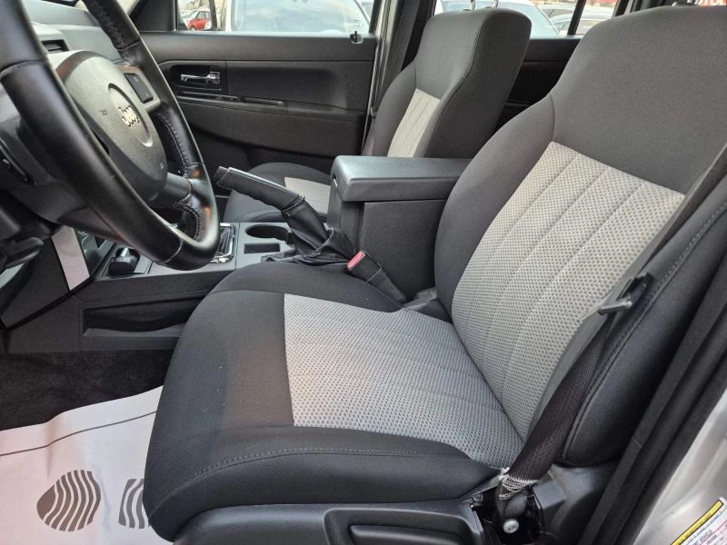 Jeep Cherokee 2.8CRDI-4X4, снимка 7 - Автомобили и джипове - 52833663