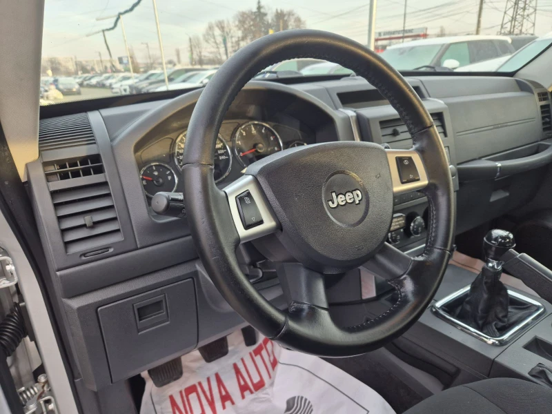 Jeep Cherokee 2.8CRDI-4X4, снимка 8 - Автомобили и джипове - 52833663