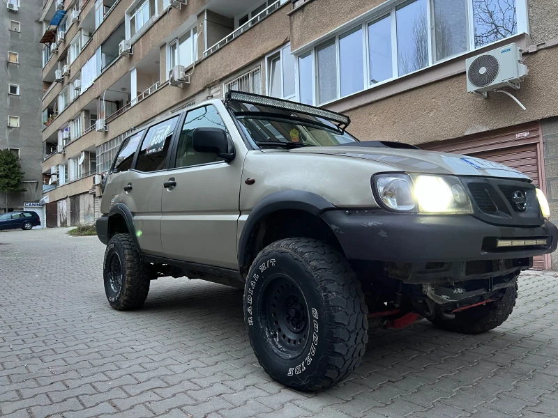Nissan Terrano, снимка 4 - Автомобили и джипове - 52944697