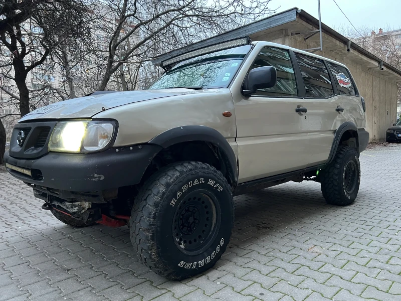 Nissan Terrano, снимка 5 - Автомобили и джипове - 52944697