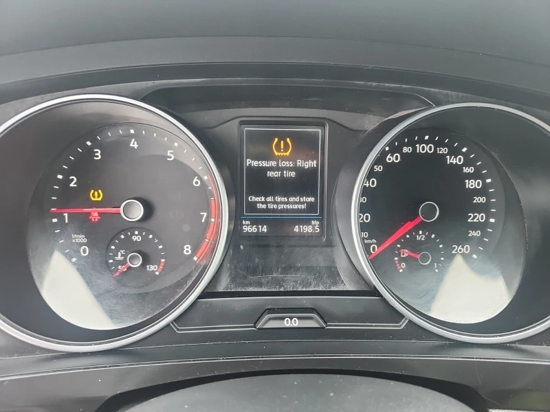 VW Tiguan * Автокредит* * Пълна сервизна история* , снимка 6 - Автомобили и джипове - 53415503